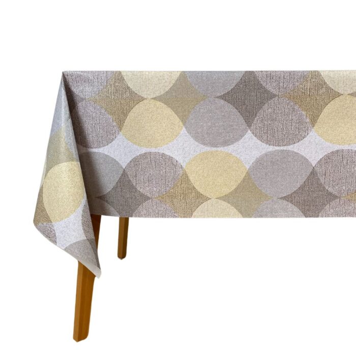 Mantel de Hule Alaric Transforma tu comedor con el elegante mantel de hule PVC estampado Alaric. Con un sofisticado diseño de ondas marrones, grises y beige sobre fondo blanco, este mantel aporta color y modernidad a cualquier mesa. Fabricado con una base de algodón y una lámina superior de PVC, es totalmente impermeable y fácil de limpiar. Perfecto para cualquier ocasión, su diseño versátil se adapta a mesas rectangulares, cuadradas o redondas. Disponible por metro lineal, se ajusta a tus necesidades específicas. ¡Dale a tu hogar el estilo que se merece